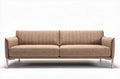 Bank van stof met een afmeting van 200 x 90 x 85 cm in bruin beige